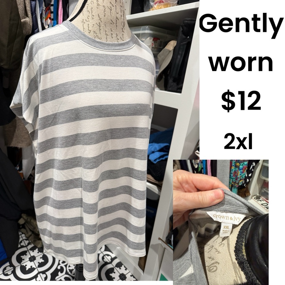 crown & ivy Gray and White Striped Short Sleeve Tee